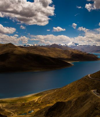 sacred-lakes-and-peaks-exploring-namtso-and-yamdrok-in-tibet